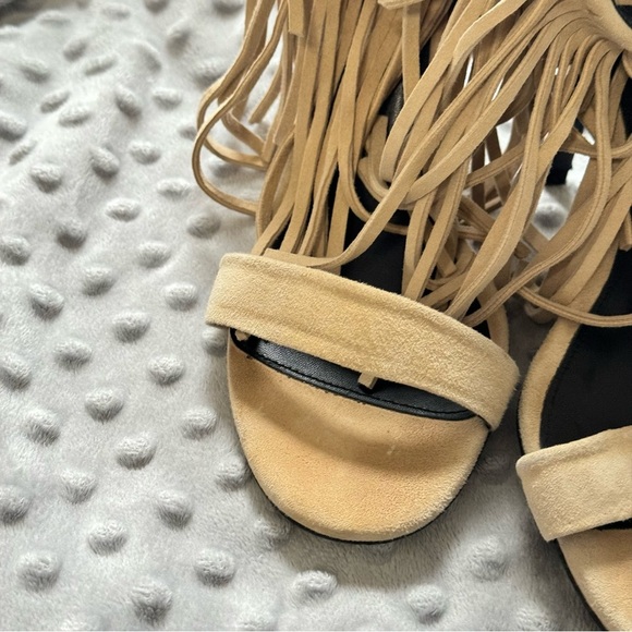 Elyse Walker Los Angeles Fringe Dune Heels Size 7 in Cream/Tan - Picture 4 of 7